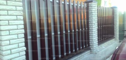 Забор из евроштакетника кирпичные столбы Сертолово