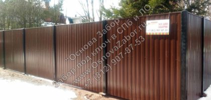 Забор из профнастила на винтовых сваях