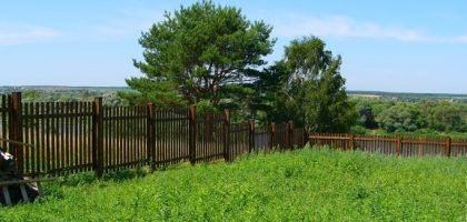 Забор из деревянного штакетника с искусственным старением — Деревянный забор в Лисий Нос СПб
