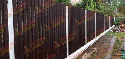 Забор из евроштакетника на ленточном фундаменте в Сестрорецке