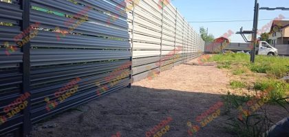 Забор из горизонтального штакетника Ропша