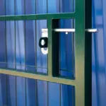 фото калитки из сетки с замком