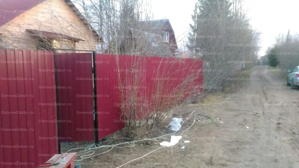 Забор из профнастила с калиткой установка в Санкт Петербурге фото  OsnovaZaborru