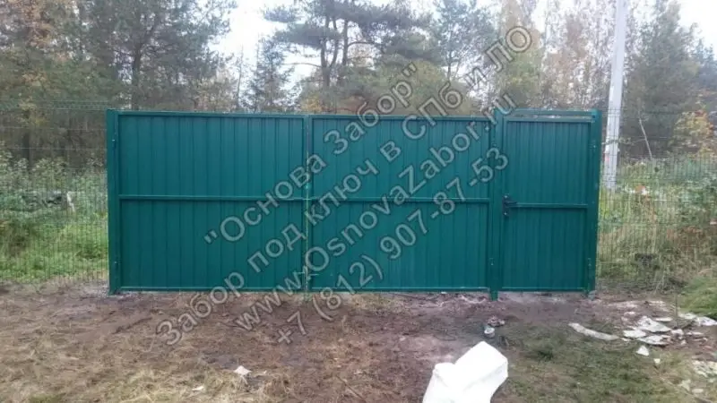 Комбинированный забор из сетки гиттер и профнастила Колпино