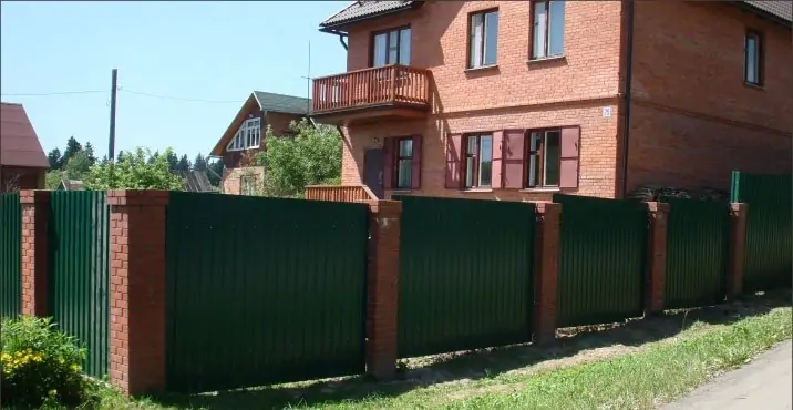 Демонтаж деревянного забора установка забора из профнастила столбы из кирпича Красное Село фото  OsnovaZaborru