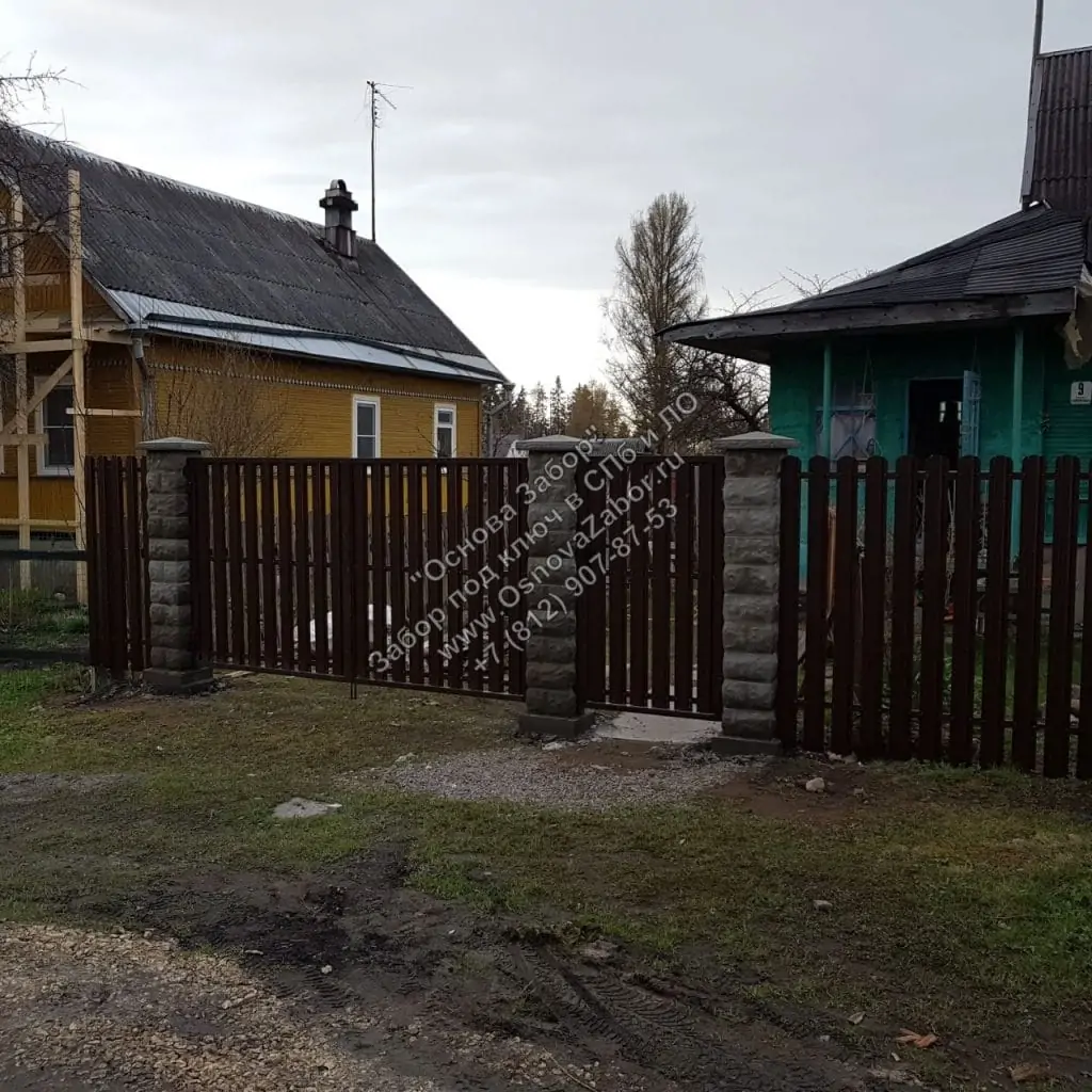 Забор из евроштакетника Прибыткова Гатчинский район  фото  OsnovaZaborru