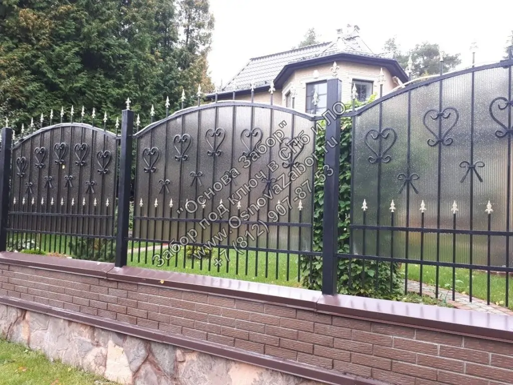 забор из поликарбоната кованный заборполикарбонат кованный лед  фото  OsnovaZaborru