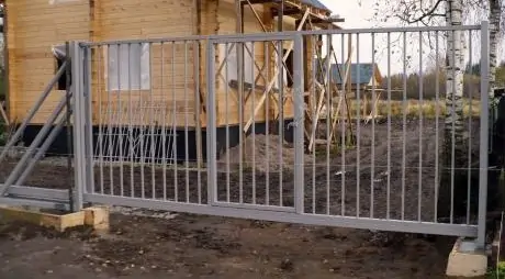Ворота откатные решетка со встроенной калиткой 2025 OsnovaZaborru Ворота откатные решетка со встроенной калиткой фото OsnovaZaborru