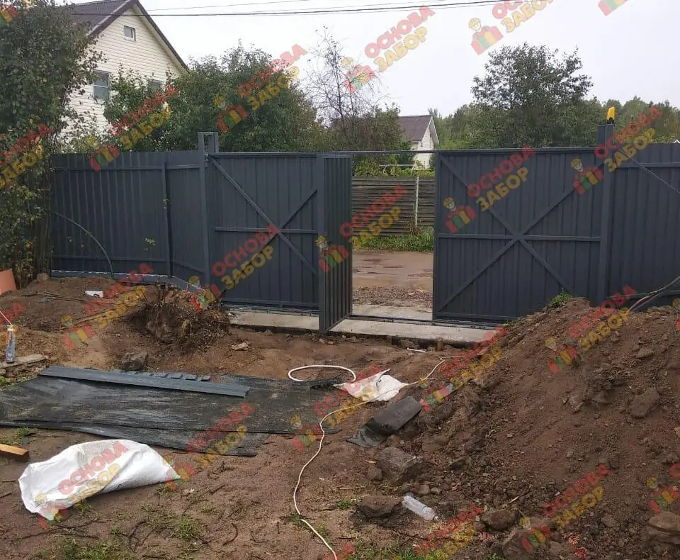 Ворота откатные со встроенной калиткой 2025 OsnovaZaborru Ворота откатные со встроенной калиткой фото OsnovaZaborru